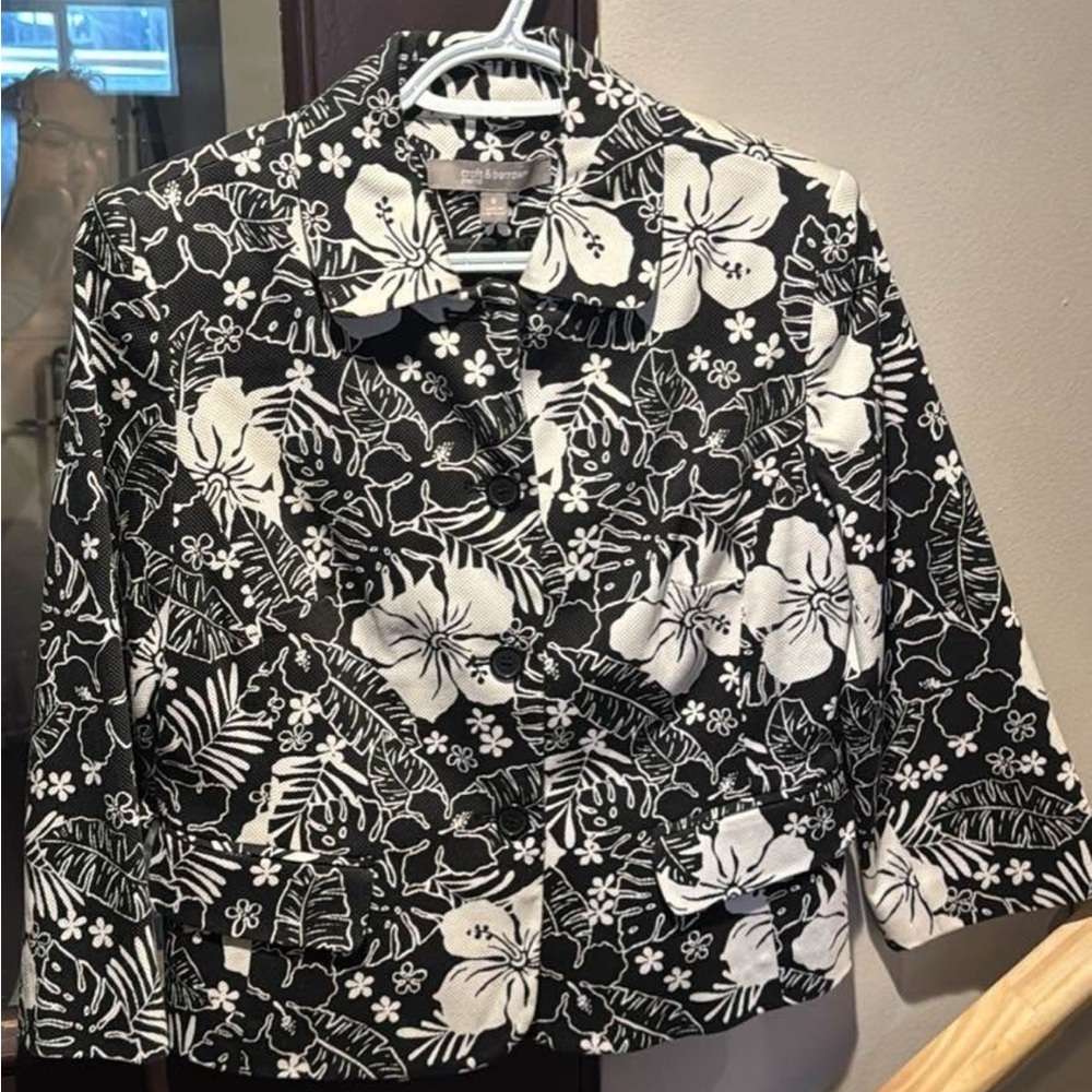 Croft & Barrow Black and White Floral Blazer
